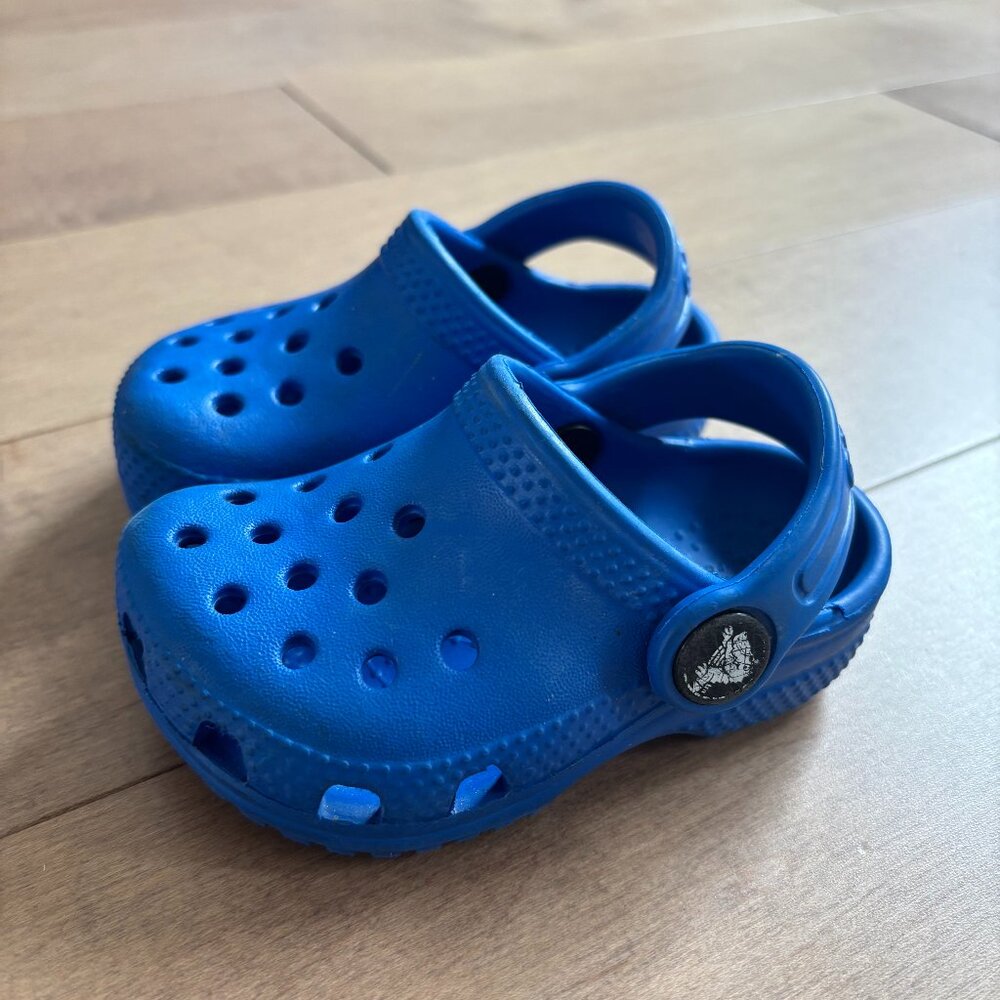 Bright blue infant/toddler Crocs size 4